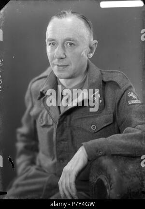 Nederlands: Beschrijving Portret van signor Cornelis van Rij (1896- ) Verzetsman, vertaler van het dagboek van Joseph Goebbels. Documenttype foto Vervaardiger Merkelbach, Atelier J. Collectie Collectie Atelier J. Merkelbach Datering 1945 Geportretteerde Rij, Cornelis van Inventarissen http://archief.amsterdam/archief/10164/35314 Afbeeldingsbestand 010164033050 generato con Dememorixer . 1945 213 Giacobbe Merkelbach, Afb 010164033050 Foto Stock