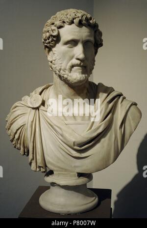 Antonino Pio, noto anche come Antonino (86 CE-161 CE). Imperatore romano da 138-161. Nerva-Antonine dynsty. Busto. 140 CE. Museo Archeologico Nazionale di Napoli. L'Italia. Foto Stock