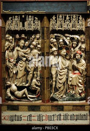 Artista inglese. Fabbricazione di Nottingham. Trittico della Passione, ca.1350-1400. Dettaglio del bacio di Giuda e Gesù davanti a Pilato. Alabastro, legno e vetro. Museo Nazionale di Capodimonte. Napoli. L'Italia. Foto Stock