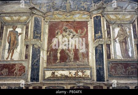 Pompeiani pittura murale. Gli ornamenti architettonici lungo con immagini figurative di caratteri: Silenus con satiri, Hermes e Ninfa. Pompei, Napoli. Museo Archeologico Nazionale. Napoli. L'Italia. Foto Stock