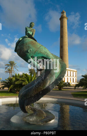 Faro e fontana di serpente a Maspalomas a Gran Canaria Island Foto Stock