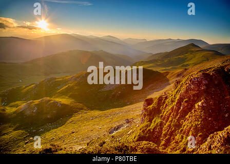 Estate sunrise in Parang montagne, Romania Foto Stock