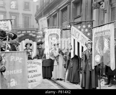 358 Suffragettes prendendo parte a una rievocazione dall'Unione nazionale il suffragio femminile missionarie, Giugno 1908 Foto Stock