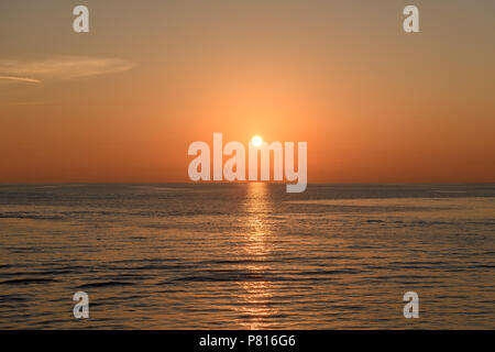 Tramonto sul mare Mediterraneo Foto Stock