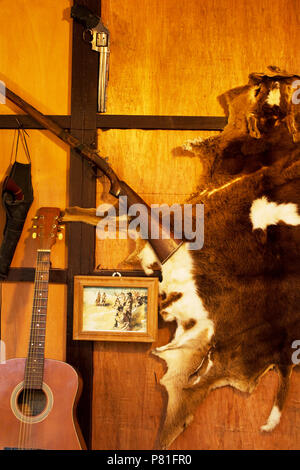 Home del Cowboy con molti home decorativi Foto Stock