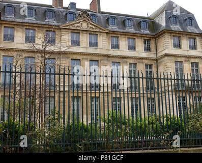 Esterno del Museo di Picasso non appena dal Léonor Fini giardino, Paris, Francia. Foto Stock