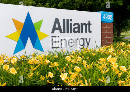 Un logo segno al di fuori della sede di Alliant Energy a Madison, Wisconsin, il 23 giugno 2018. Foto Stock