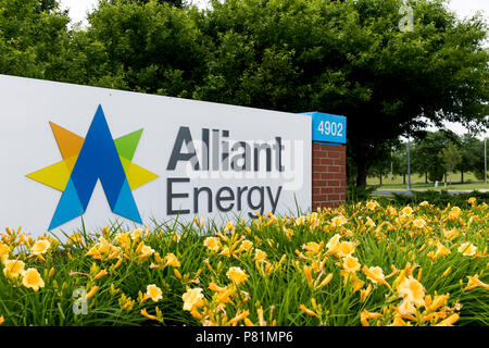 Un logo segno al di fuori della sede di Alliant Energy a Madison, Wisconsin, il 23 giugno 2018. Foto Stock