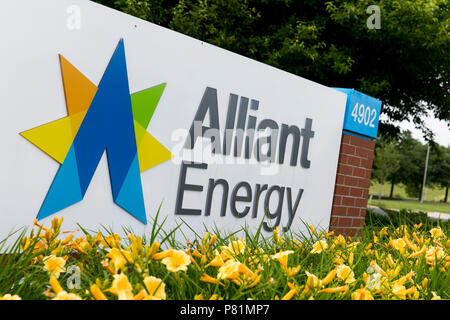 Un logo segno al di fuori della sede di Alliant Energy a Madison, Wisconsin, il 23 giugno 2018. Foto Stock