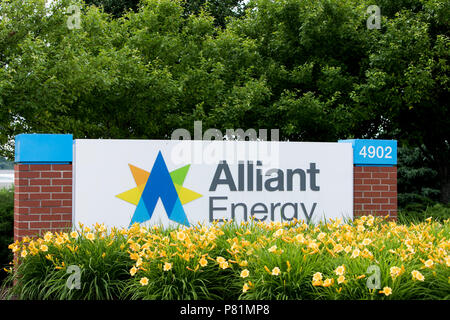 Un logo segno al di fuori della sede di Alliant Energy a Madison, Wisconsin, il 23 giugno 2018. Foto Stock