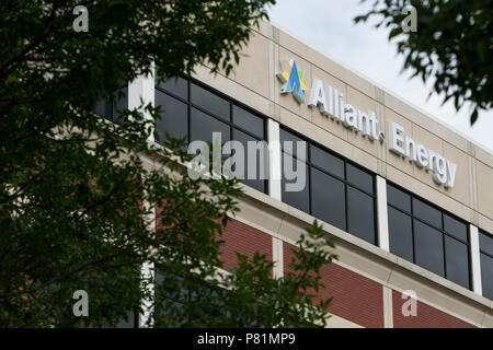 Un logo segno al di fuori della sede di Alliant Energy a Madison, Wisconsin, il 23 giugno 2018. Foto Stock