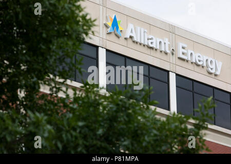 Un logo segno al di fuori della sede di Alliant Energy a Madison, Wisconsin, il 23 giugno 2018. Foto Stock