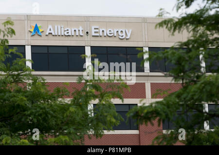 Un logo segno al di fuori della sede di Alliant Energy a Madison, Wisconsin, il 23 giugno 2018. Foto Stock