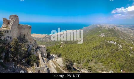 Kantara, Cipro - 29 Giugno 2018: Panorama del castello di Kantara, il castello più orientale delle tre Pentadaktylos mountain range castelli in un Foto Stock