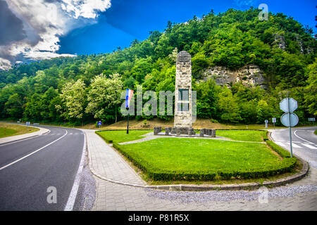 Vista panoramica al pittoresco paesaggio nel villaggio Zelenjak, nord della Croazia luoghi. Foto Stock