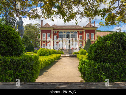 Palacio Fronteira, palazzo barocco e giardini formali in bosso a Lisbona, Portogallo, che mostrano lo stile di vita aristocratico portoghese del XVII secolo Foto Stock