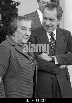 Il Primo Ministro israeliano Golda Meir con il Presidente Richard M. Nixon alla Casa Bianca il 1 marzo 1973. Foto Stock