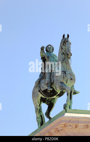 Il re danese Frederik V a cavallo scultura in bronzo al Palazzo Amalienborg, Copenaghen, colato nel 1768. Foto Stock