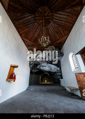 Tenerife, Candelaria - Grotta Grotta o chiesa con il santuario della Vergine di Candelaria, statua recuperati dal mare . Foto Stock