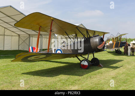 Sopwith uno ed una metà Strutter replica di un aereo da combattimento utilizzato dal Royal Flying Corps nella Prima Guerra Mondiale. Ho Foto Stock