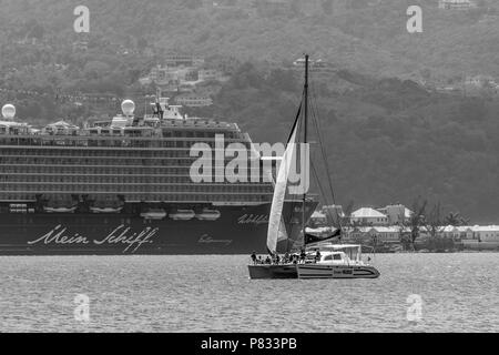 Montego Bay, Giamaica - 19 Marzo 2018: Mein Schiff nave da crociera ancorata in Montego Bay, Giamaica Foto Stock