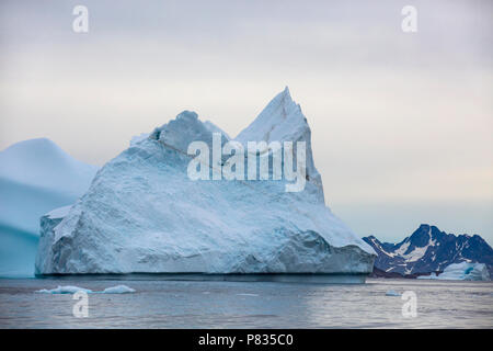 Iceberg al largo di Taliisaq, Groenlandia orientale Foto Stock