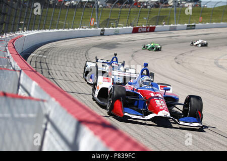 Newton, Iowa, USA. 8 Luglio, 2018. TONY KANAAN (14) del Brasile battaglie per posizione durante l'Iowa Corn 300 ad Iowa Speedway in Newton, Iowa. Credito: Justin R. Noe Asp Inc/ASP/ZUMA filo/Alamy Live News Foto Stock