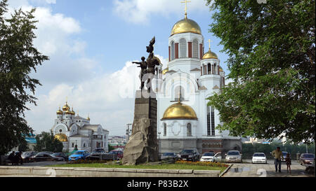 Ekaterinburg, Russia. 05 Luglio, 2018. La Chiesa sul sangue in onore di Tutti i Santi risplendenti nella terra russa. La chiesa ortodossa russa sorge sul luogo dove lo zar Nicola II di Russia e la sua famiglia sono stati girati dai Bolscevichi la notte del 16-17 luglio 1918. Credito: Friedemann Kohler/dpa/Alamy Live News Foto Stock