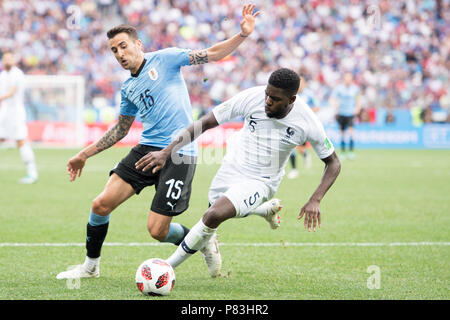 Matias VECINO (sinistra, URU) versus Samuel UMTITI (FRA), azione, duelli, Uruguay (URU) - Francia (FRA) 0: 2 quarti di finale, corrispondono 57, su 06.07.2018 a Nizhny Novgorod; Coppa del Mondo di Calcio 2018 in Russia dal 14.06. - 15.07.2018. | Utilizzo di tutto il mondo Foto Stock