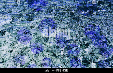 Colore blu sfondo astratto realizzato con photo collage tecnica. Arte digitale del colore dell'acqua. Foto Stock