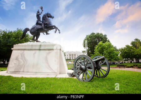 La statua di Andrew Jackson in Lafayette Square o presidenti Park a nord della Casa Bianca di Washington, DC. Foto Stock