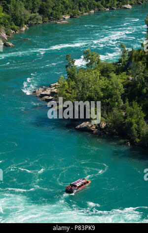 Idromassaggio a getto gita in barca sul fiume Niagara in Niagara Gorge, Niagara Falls, Ontario, Canada Foto Stock