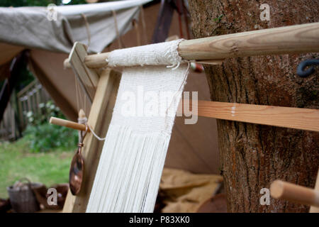 Tradizionale o medievale viking panno telaio di tessitura Foto Stock