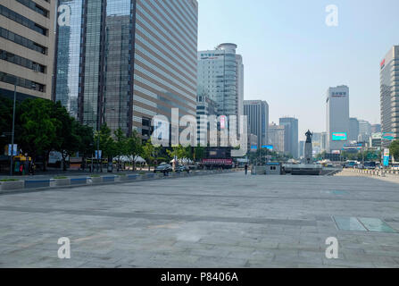 Gwanghwamun Plaza, noto anche come Gwanghwamun Square, Jongno-gu, Seoul, Corea del Sud. Foto Stock