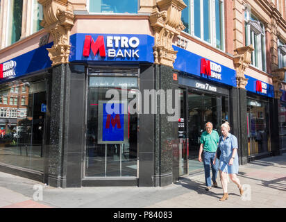 Metro Bank, Tottenham Court Road branch, London, Regno Unito Foto Stock