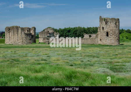 Le rovine del castello di Flint che è stato il primo castello di Gallese costruito da re Edoardo I come parte del suo anello di ferro. Foto Stock