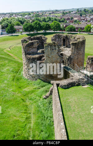 Le rovine del castello di Flint che è stato il primo castello di Gallese costruito da re Edoardo I come parte del suo anello di ferro. Foto Stock