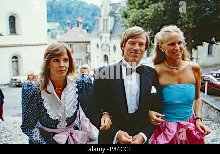 Verwandtschaft zu Besuch anlässlich des 50. Geburtstags von Johann Georg Hansi von Hohenzollern di Sigmaringen, Deutschland 1982. Famiglie nobili visitando la celebrazione di Johann Georg Hansi von Hohenzolern il cinquantesimo compleanno a Sigmaringen, Germania 1982. Foto Stock