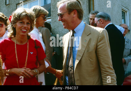 Verwandtschaft zu Besuch anlässlich des 50. Geburtstags von Johann Georg Hansi von Hohenzollern di Sigmaringen, Deutschland 1982. Famiglie nobili visitando la celebrazione di Johann Georg Hansi von Hohenzolern il cinquantesimo compleanno a Sigmaringen, Germania 1982. Foto Stock