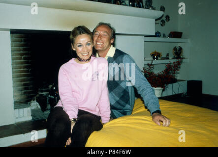 Bea von Auersperg mit Ehemann Alfred Alfi in Marbella, Spanien 1983. Bea von Auersperg con suo marito Alfred Alfi a Marbella, Spagna 1983. Foto Stock
