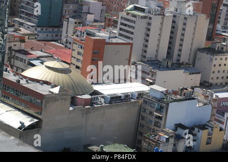 Sabana Grande quartiere centrale di Caracas, Venezuela. Marcos Kirschstein e Vicente Quintero. La Torre della Citibank, Business Complex 2018 Foto Stock