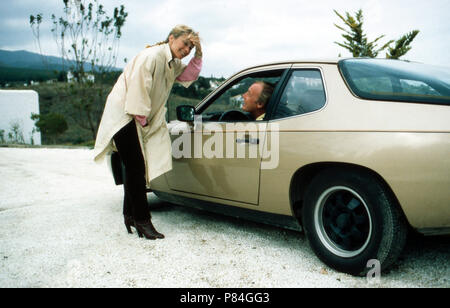 Bea von Auersperg mit Ehemann Alfred Alfi im Schnee, Deutschland 1983. Bea von Auersperg con suo marito Alfred Alfi in inverno, Germania 1983. Foto Stock
