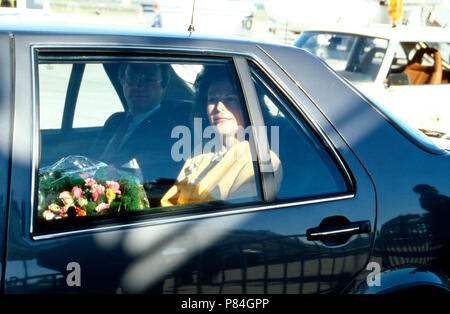 Das schwedische Königspaar in Deutschland: Königin Silvia von Schweden im Auto, Deutschland 1989. Royals svedese di visitare la Germania: Regina Silvia di Svezia e Germania 1989. Foto Stock