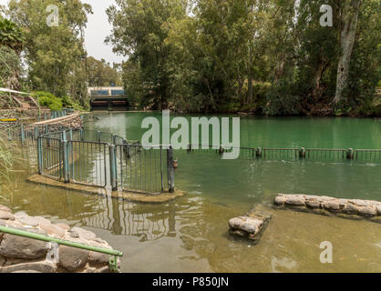 Yardenit, Israele - 6 Maggio 2018 : Yardenit battesimo sito sul fiume giordano in Israele, il sito commemorativo Cristo il battesimo è stato istituito presso il ya Foto Stock