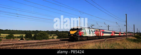 Virgin Trains 91111 per i caduti, East Coast Main Line Railway, Peterborough, CAMBRIDGESHIRE, England, Regno Unito Foto Stock