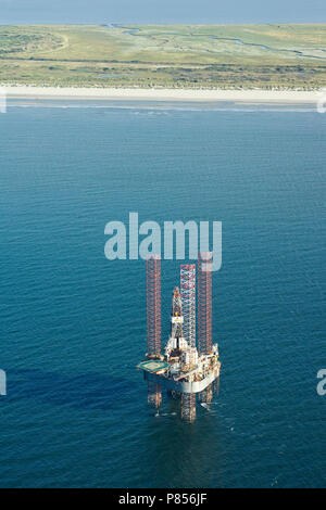 Boorplatform bij Ameland; Oil Rig di Ameland Foto Stock