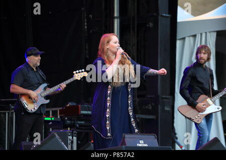 Montreal, Canada. Lucia Zoe dal B.C. esegue sul palco al Montreal International Jazz Festival. Foto Stock