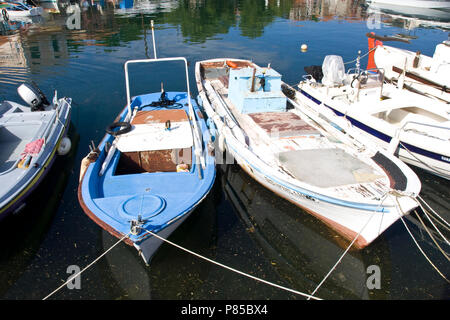 Bootjes in de haven van Molivos op Lesbo; barche nel porto di Molivos su Lesbo Foto Stock