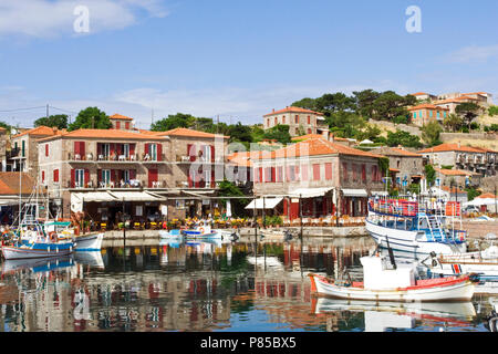 Bootjes in de haven van Molivos op Lesbo; barche nel porto di Molivos su Lesbo Foto Stock