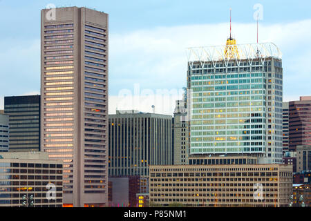 Gli edifici sul lungomare di il Porto Interno di Baltimore, Maryland, Stati Uniti d'America Foto Stock